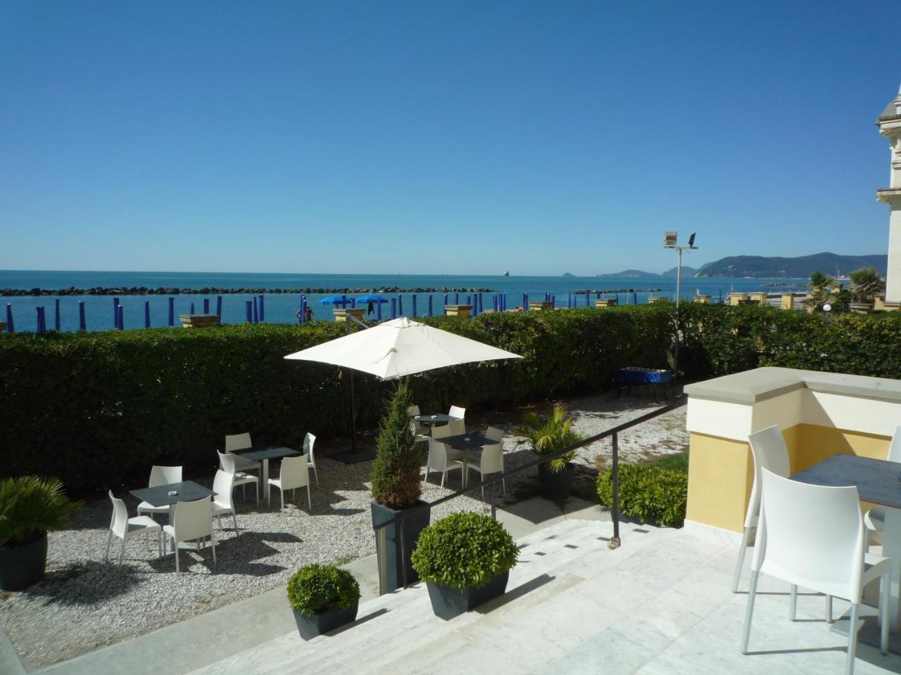Casa F.A.C.I Hotel Marina di Massa Exterior foto
