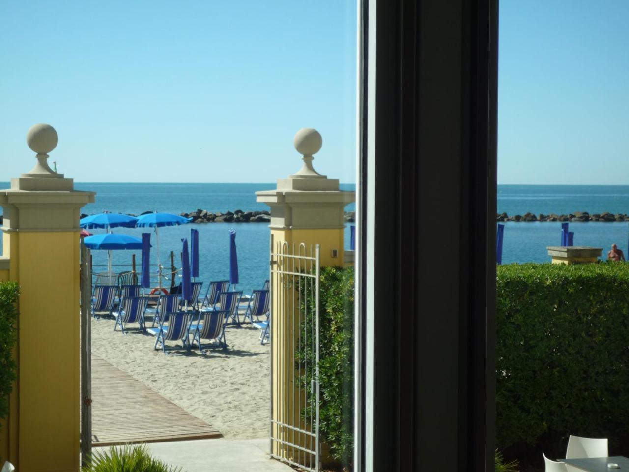 Casa F.A.C.I Hotel Marina di Massa Exterior foto